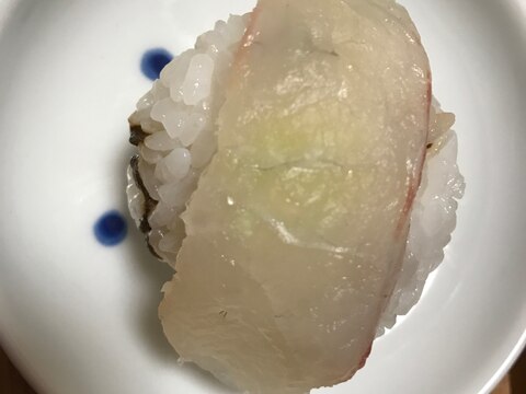 塩こんぶ入り酢飯で鯛の手毬寿司